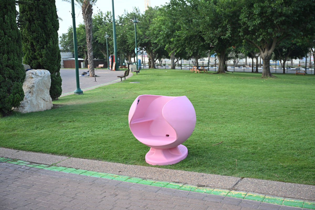 מבט חזיתי על כיסא ההנקה Dafna Chair